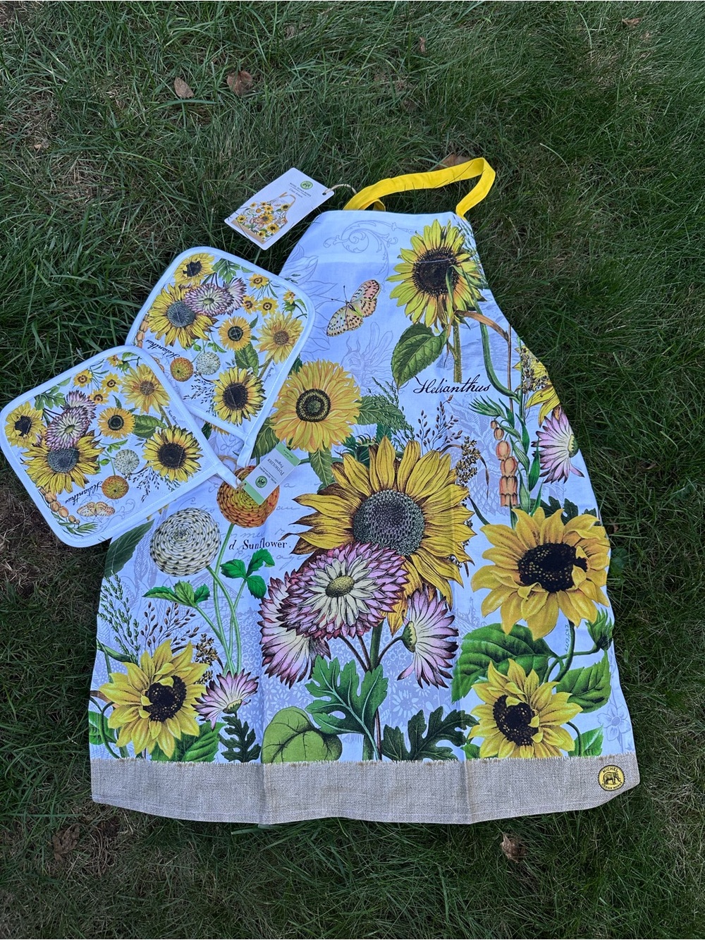 Sunflower Print Apron and Potholder Set - Yellow